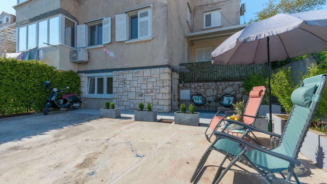 Apartment Brand New With Terrace & Parking *