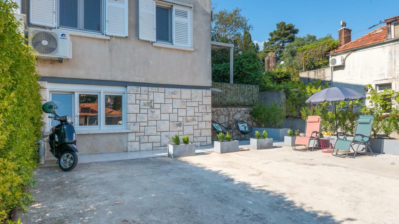 Apartment Brand New With Terrace & Parking *